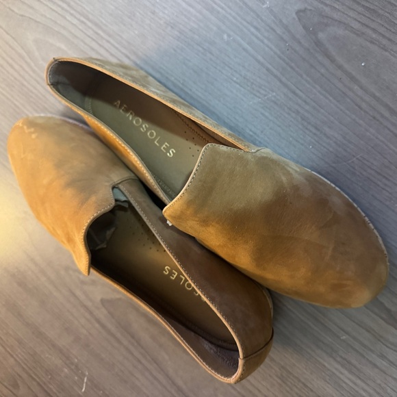 Like New Aerosoles Hempstead Loafer - Genuine Suede - Tan - Size 8 - Picture 3 of 4